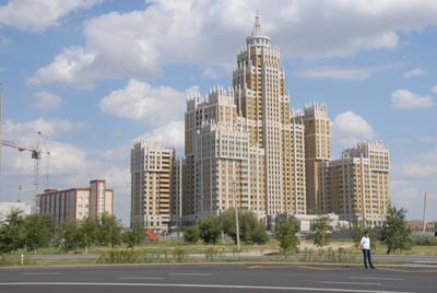 Triumf Astana Appartments in Stalinscher Zuckerbäckergotik
