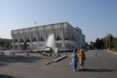 Auezov-Theater in Almaty Auezov-Theater in Almaty